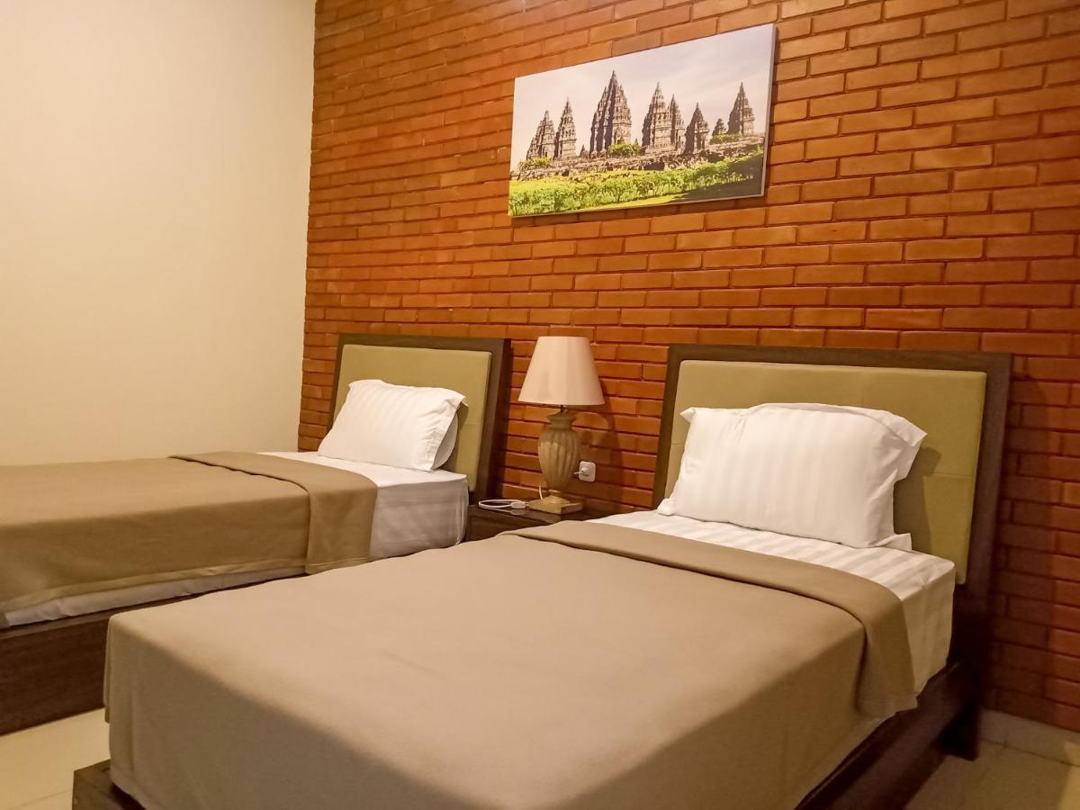 Omah Watu Homestay Джокякарта Екстериор снимка